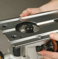 CMT - CMT7E - Défonceuse Professionnelle Plongeante 2400 W - Vitesse Variable électronique -Magasin D'Outils Pour La Maison De Qualité CMT7E Defonceuse 2400 W avec rail de guidage