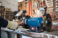 Scheppach - SM150LB Touret - Meule Ø 150 Mm - 400 W (Brosse Métallique Et Meule Sèche) 12 Scheppach - SM150LB Touret - Meule Ø 150 Mm - 400 W (Brosse Métallique Et Meule Sèche) -Magasin D'Outils Pour La Maison De Qualité En promo SCHEPPACH Touret SM150LB Meule o 150 mm 400 W B 1