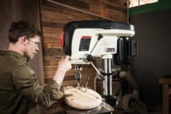 JET - JDP-17 - Perceuse à Colonne - Profondeur De Perçage 127 Mm - 230V Ou 400V-50Hz 550W (0.75CV) S1 Lampe LED Laser Cl. 2 -Magasin D'Outils Pour La Maison De Qualité JET JDP 17 Perceuse a Colonne Profondeur de percage 127 6