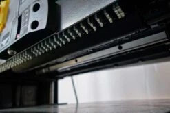 HOLZPROFI MAKER - RE330 Raboteuse Stationnaire - Largeur 330 Mm - Hauteur 152 Mm 1500W 230V -Magasin D'Outils Pour La Maison De Qualité RE330 Raboteuse Holzprofi Maker avec palpeur de passe