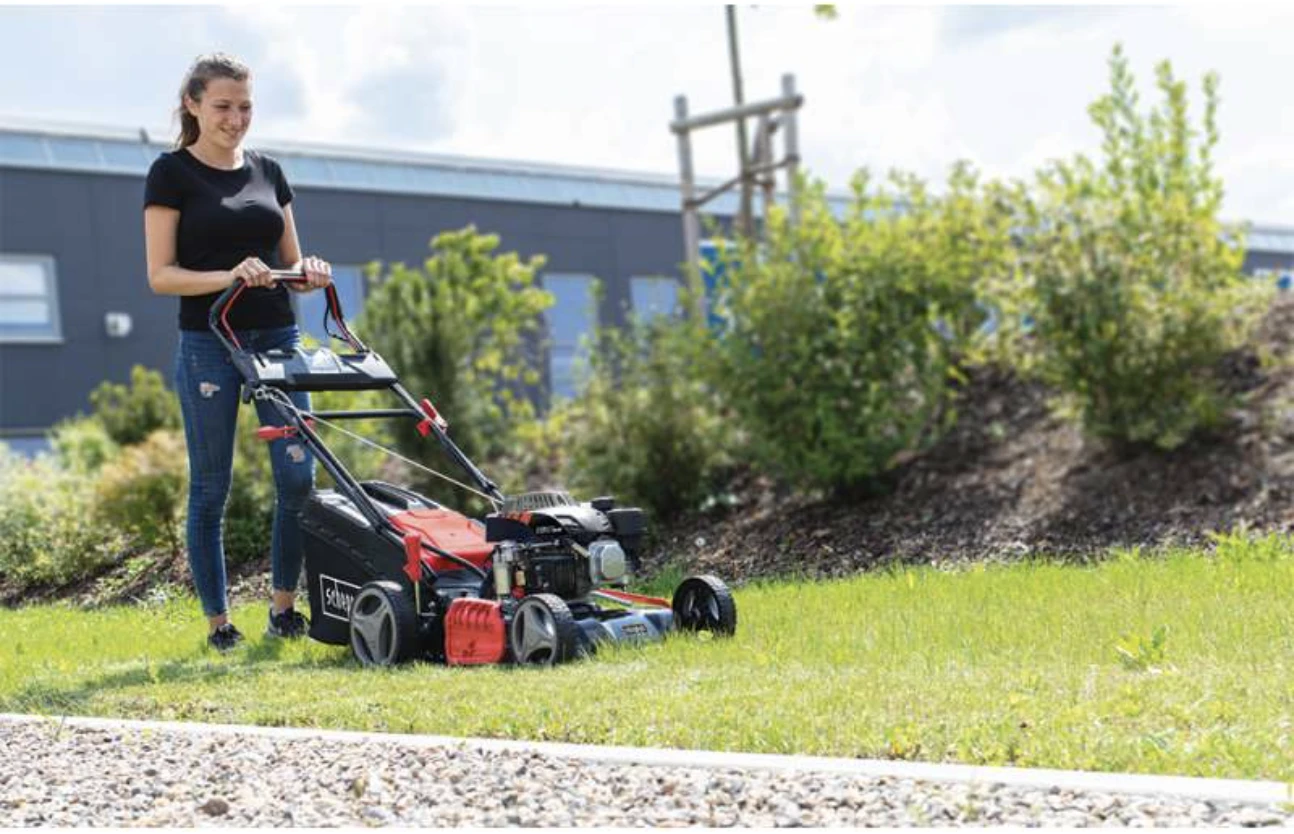 SCHEPPACH - MS225-53 Tondeuse Thermique Autotractée Largeur 53cm Moteur À 4 Temps De 224 Cm3 Développant 7 CV / 5,15 KW 3 SCHEPPACH - MS225-53 Tondeuse Thermique Autotractée Largeur 53cm Moteur À 4 Temps De 224 Cm3 Développant 7 CV / 5,15 KW – Image 3