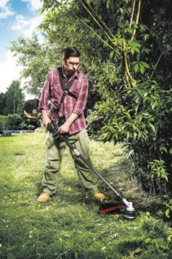 Scheppach - MFH3300-4P Outil Multi-fonction 4 En 1 Moteur 2 Temps De 51,7 Cm³ (Coupe-bordure, Débroussailleuse, Taille-haie, élagueuse) 9 Scheppach - MFH3300-4P Outil Multi-fonction 4 En 1 Moteur 2 Temps De 51,7 Cm³ (Coupe-bordure, Débroussailleuse, Taille-haie, élagueuse) -Magasin D'Outils Pour La Maison De Qualité Scheppach MFH3300 4P Outil Multi fonction 4 en 1 Moteur 1