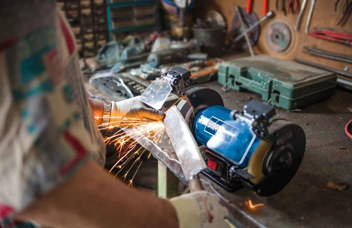 Scheppach - SM150LB Touret - Meule Ø 150 Mm - 400 W (Brosse Métallique Et Meule Sèche) 6 Scheppach - SM150LB Touret - Meule Ø 150 Mm - 400 W (Brosse Métallique Et Meule Sèche) – Image 6