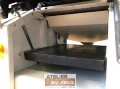 JET - RDJ-310 - Dégauchisseuse-Raboteuse 310 Mm - 400V- Fabrication Europeéenne -Magasin D'Outils Pour La Maison De Qualité Vue de la table de rabotage