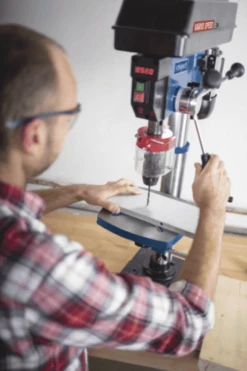 SCHEPPACH - DP18Vario Perceuse à Colonne - 550 W - Mandrin 16mm - Vitesse Variable + Coffret De Mèches OFFERT ! -Magasin D'Outils Pour La Maison De Qualité scheppach perceuse dp18vario 2